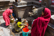 33 - Collecte de l'eau à Bhaktapur